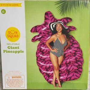 SUN SQUAD INFLATABLE GIANT PINEAPPLE